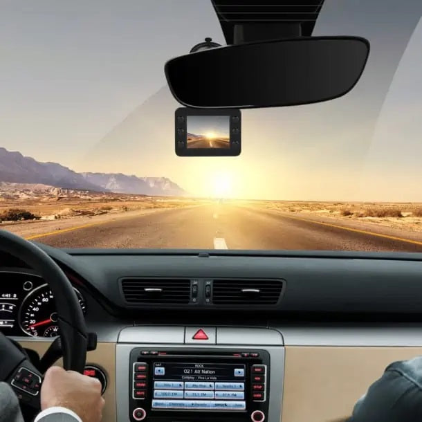 מצלמת DVR לרכב ו GPS מובנה